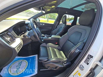 2021 Volvo XC60 T5 R-Design – miniatura 6