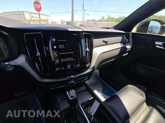 2021 Volvo XC60 T5 R-Design – miniatura 9