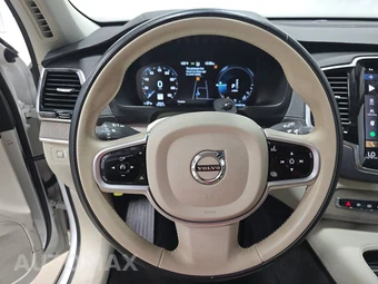 2021 Volvo XC90 Recharge Plug-In Hybrid T8 Inscription 6-Passenger - miniatura 10