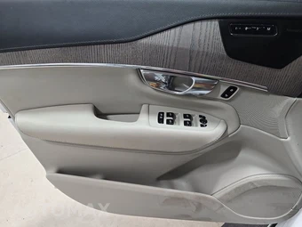 2021 Volvo XC90 Recharge Plug-In Hybrid T8 Inscription 6-Passenger - miniatura 9