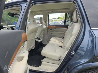 2021 Volvo XC90 T6 Momentum 7-Passenger - miniatura 13