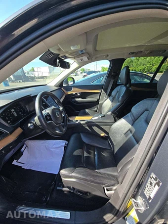 2021 Volvo XC90 T6 Momentum 7-Passenger - miniatura 4