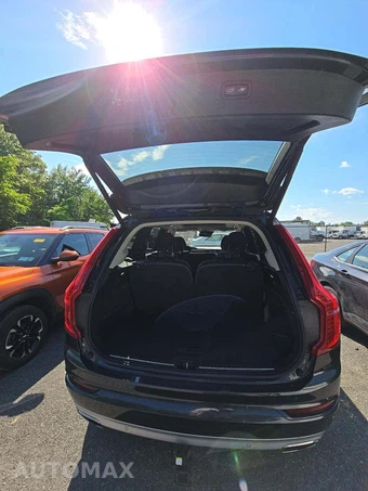2021 Volvo XC90 T6 Momentum 7-Passenger - miniatura 9