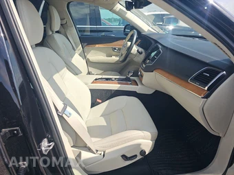2021 Volvo XC90 T6 Momentum 7-Passenger - miniatura 8