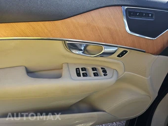 2021 Volvo XC90 T6 Momentum 7-Passenger - miniatura 9