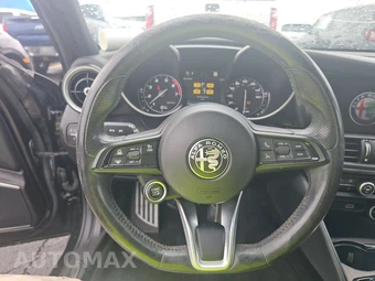 2022 Alfa Romeo Giulia Ti – miniatura 10