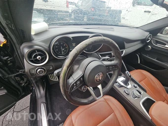 2022 Alfa Romeo Giulia Ti – miniatura 11