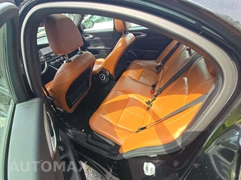 2022 Alfa Romeo Giulia Ti – miniatura 13