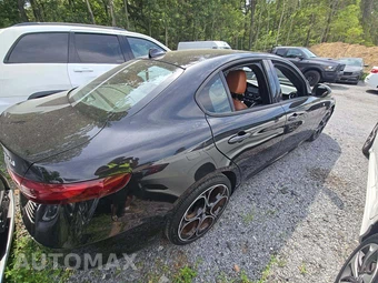 2022 Alfa Romeo Giulia Ti – miniatura 3