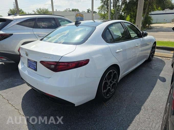 2022 Alfa Romeo Giulia Veloce – miniatura 3