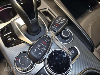 2022 Alfa Romeo Giulia Veloce - miniatura 8