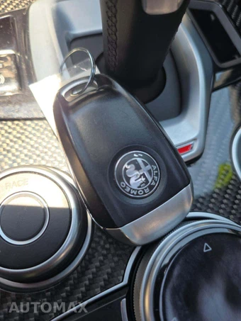 2022 Alfa Romeo Stelvio Quadrifoglio - miniatura 8