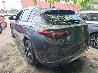 2022 Alfa Romeo Stelvio Ti – miniatura 2