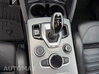 2022 Alfa Romeo Stelvio Veloce - miniatura 23