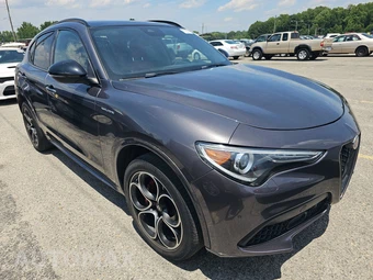 2022 Alfa Romeo Stelvio Veloce - miniatura 3