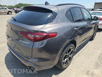 2022 Alfa Romeo Stelvio Veloce - miniatura 4