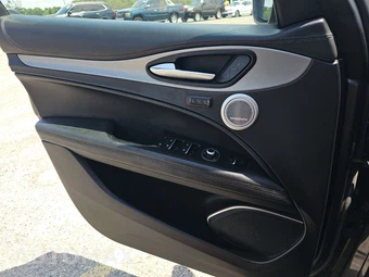 2022 Alfa Romeo Stelvio Veloce - miniatura 9