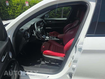 2022 Alfa Romeo Stelvio Veloce - miniatura 3