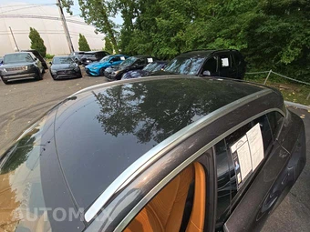 2022 Aston Martin DBX - miniatura 12