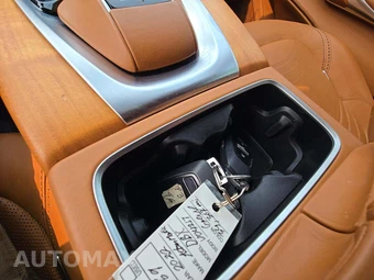 2022 Aston Martin DBX - miniatura 8