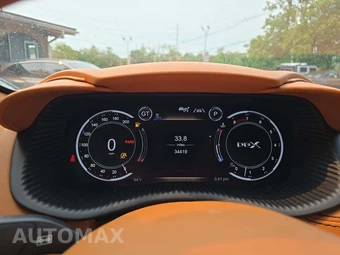2022 Aston Martin DBX - miniatura 9