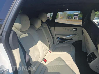 2022 Aston Martin DBX - miniatura 16