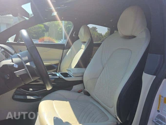 2022 Aston Martin DBX - miniatura 6