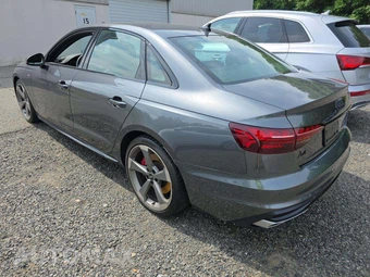 2022 Audi A4 Sedan S line Premium Plus – miniatura 2