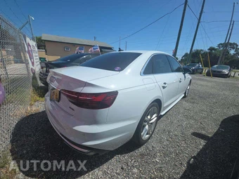 2022 Audi A4 Sedan S line Premium Plus – miniatura 3