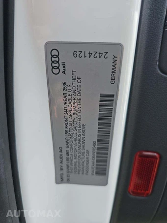 2022 Audi A4 Sedan S line Premium Plus – miniatura 2