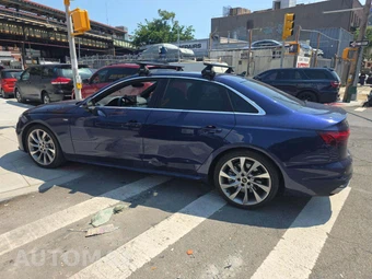 2022 Audi A4 Sedan S line Premium Plus – miniatura 2