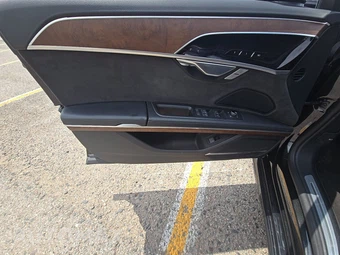 2022 Audi A8 L - miniatura 9