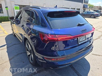 2022 Audi e-tron Premium Plus – miniatura 2
