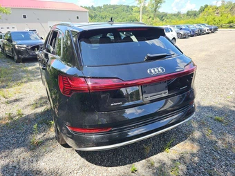 2022 Audi e-tron Premium – miniatura 2