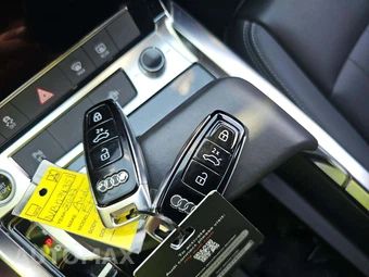 2022 Audi e-tron Premium – miniatura 8