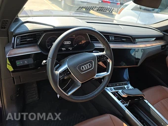 2022 Audi e-tron Premium – miniatura 11