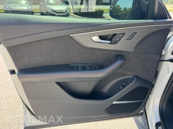 2022 Audi RS Q8 - miniatura 31