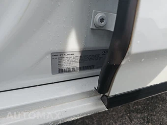 2022 Audi S8 - miniatura 14