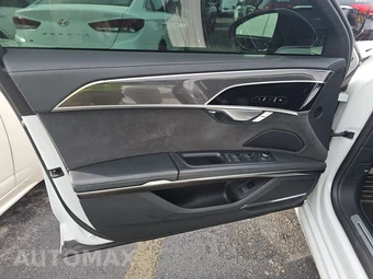2022 Audi S8 - miniatura 9