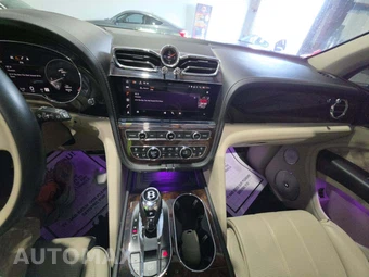 2022 Bentley Bentayga First Edition V8 - miniatura 10