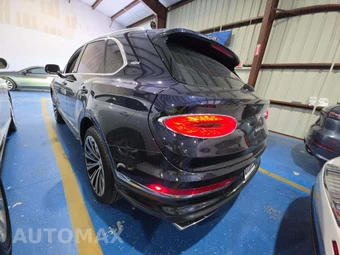2022 Bentley Bentayga First Edition V8 - miniatura 2
