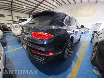 2022 Bentley Bentayga First Edition V8 - miniatura 3