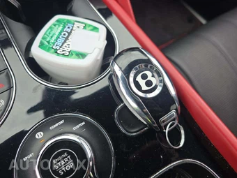 2022 Bentley Bentayga V8 - miniatura 8