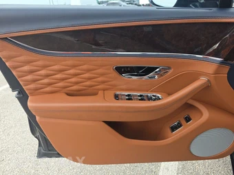 2022 Bentley Flying Spur V8 - miniatura 9