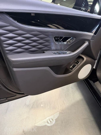 2022 Bentley Flying Spur V8 - miniatura 15