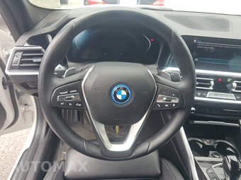 2022 BMW 3 Series Sedan 330e xDrive - miniatura 10
