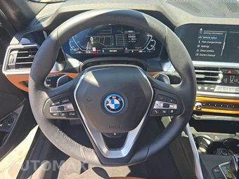 2022 BMW 3 Series Sedan 330e xDrive - miniatura 10