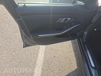 2022 BMW 3 Series Sedan 330i - miniatura 9
