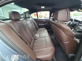 2022 BMW 5 Series Sedan 540i xDrive - miniatura 16