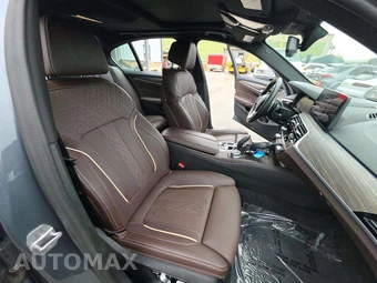 2022 BMW 5 Series Sedan 540i xDrive - miniatura 18